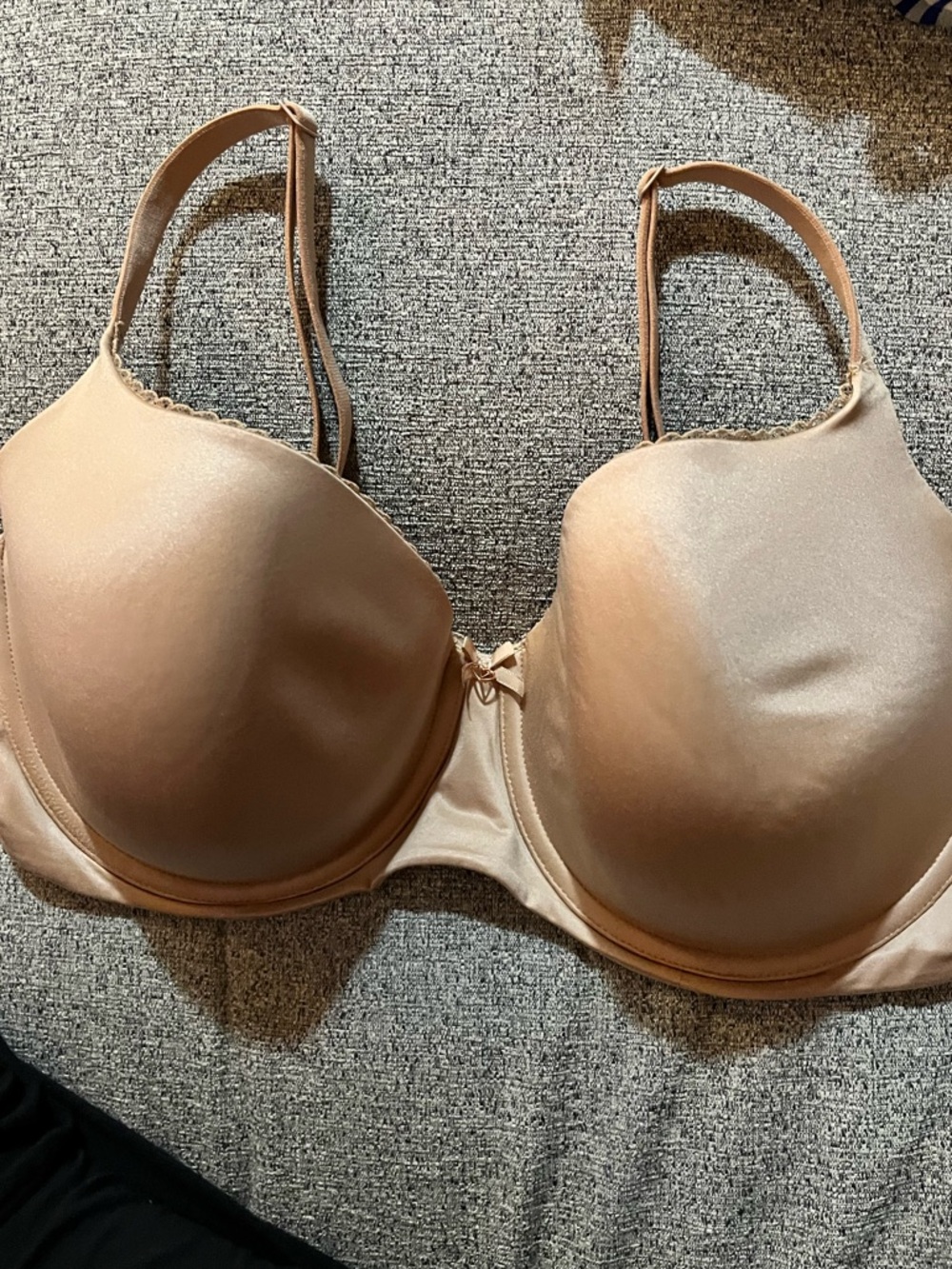 Victoria's Secret Smooth T-Shirt Bra in Nude/Tan
